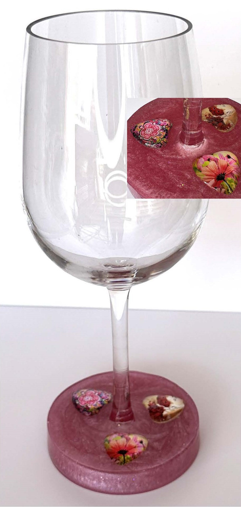 0014 Wine glass heart cabochons in pink