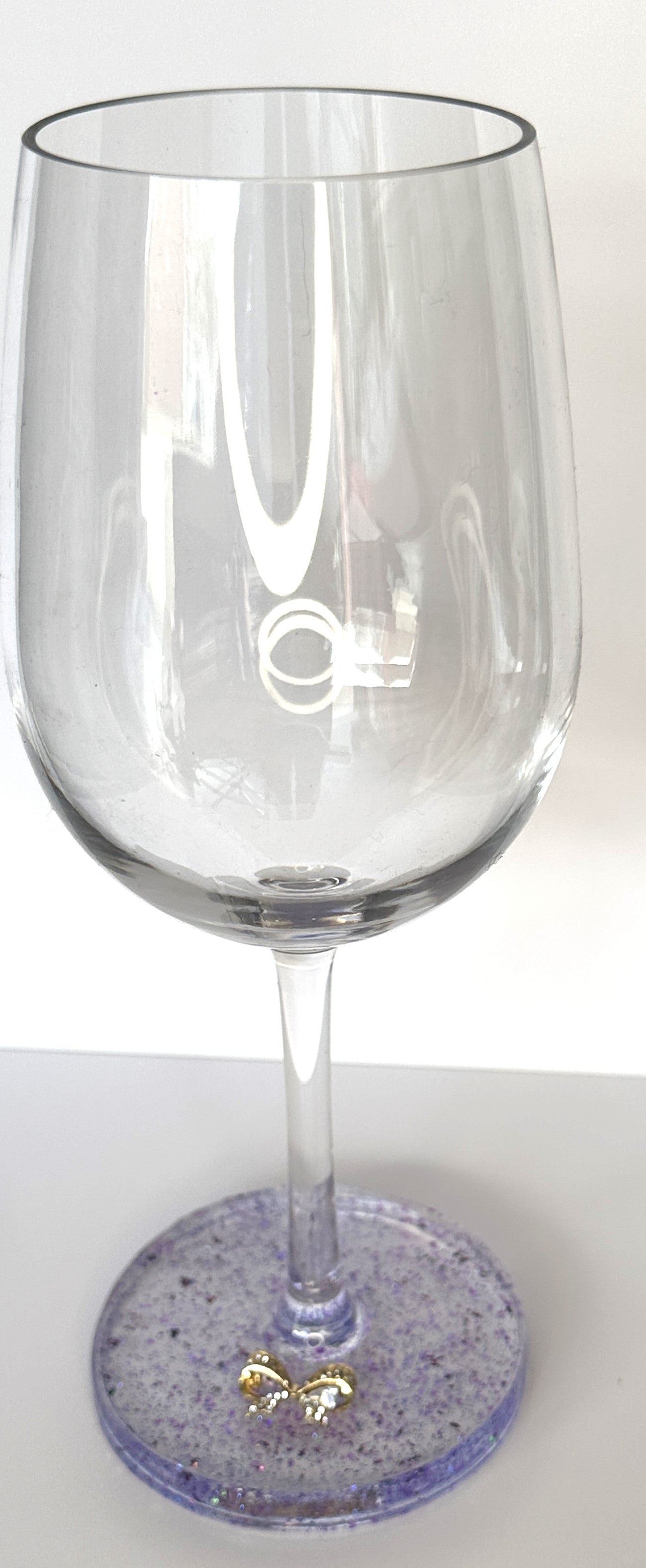 0020 Wine glass bow in purple