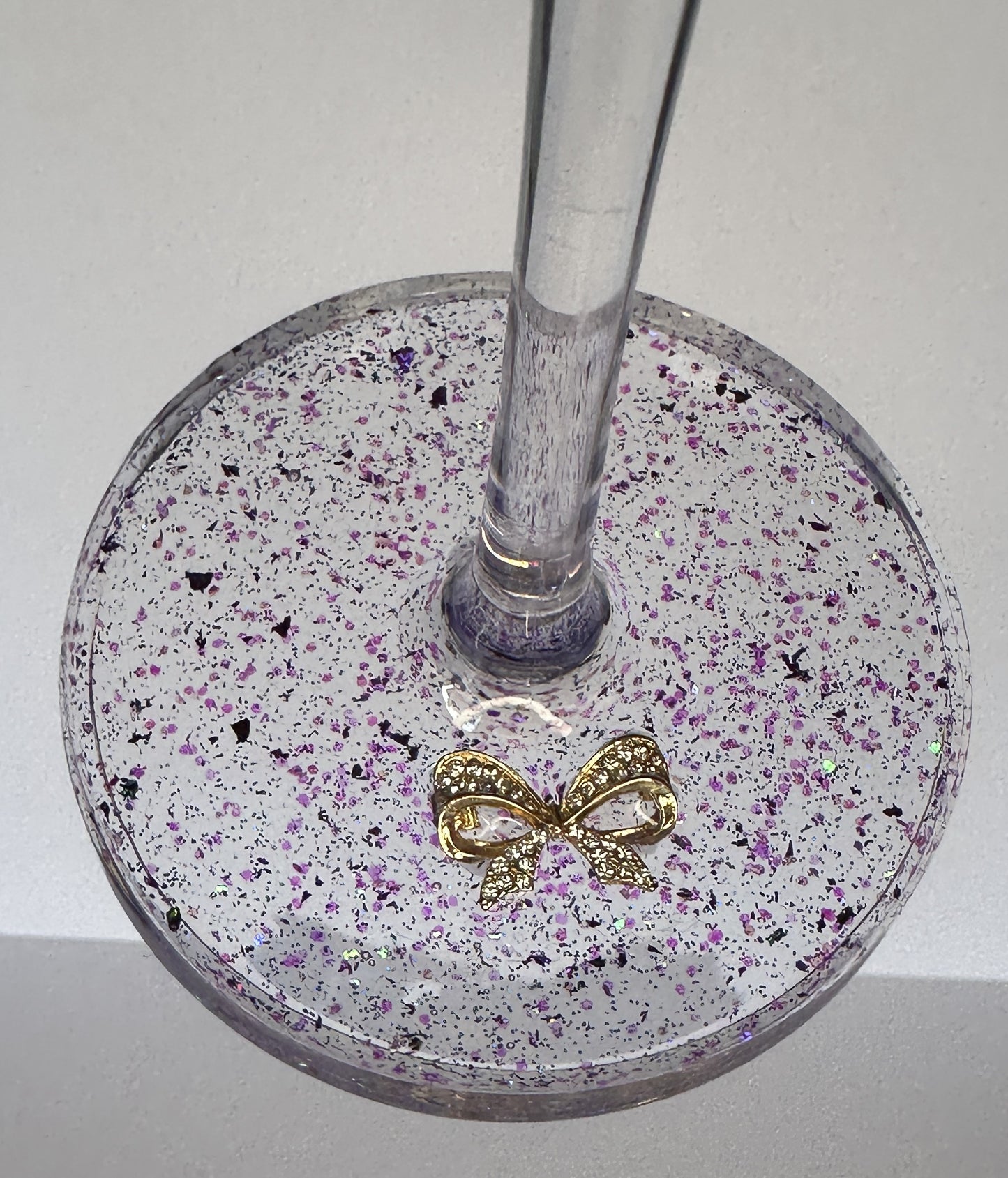 0020 Wine glass bow in purple