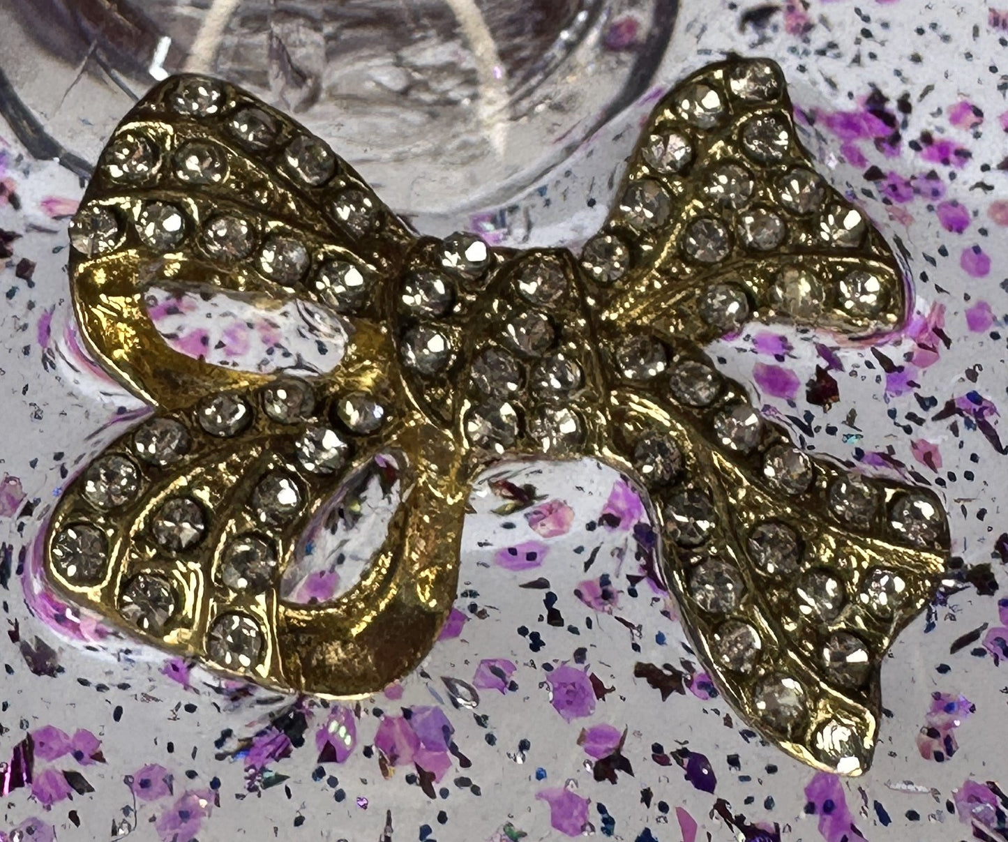 0022 Wine glass bow in purple