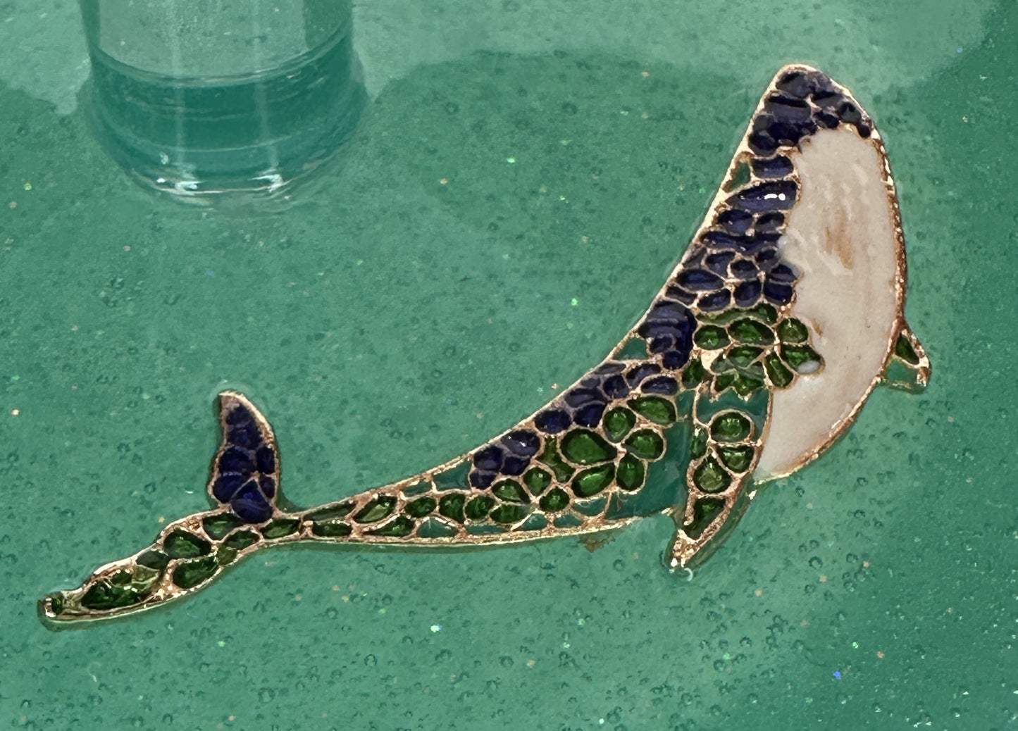 0029 Water glass whale in blue/green