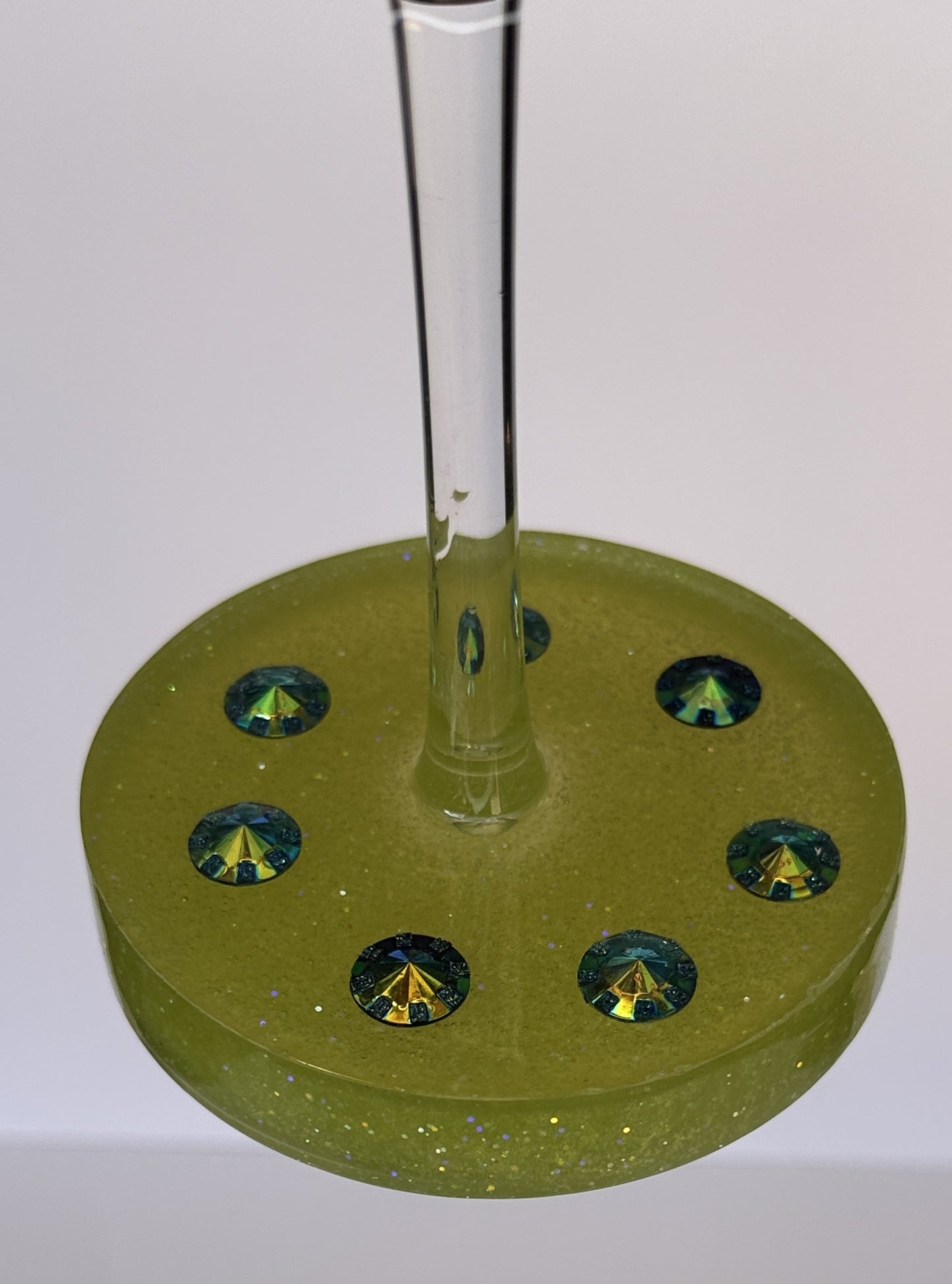 0043 Wine glass crystal resin rhinestones in yellow/green