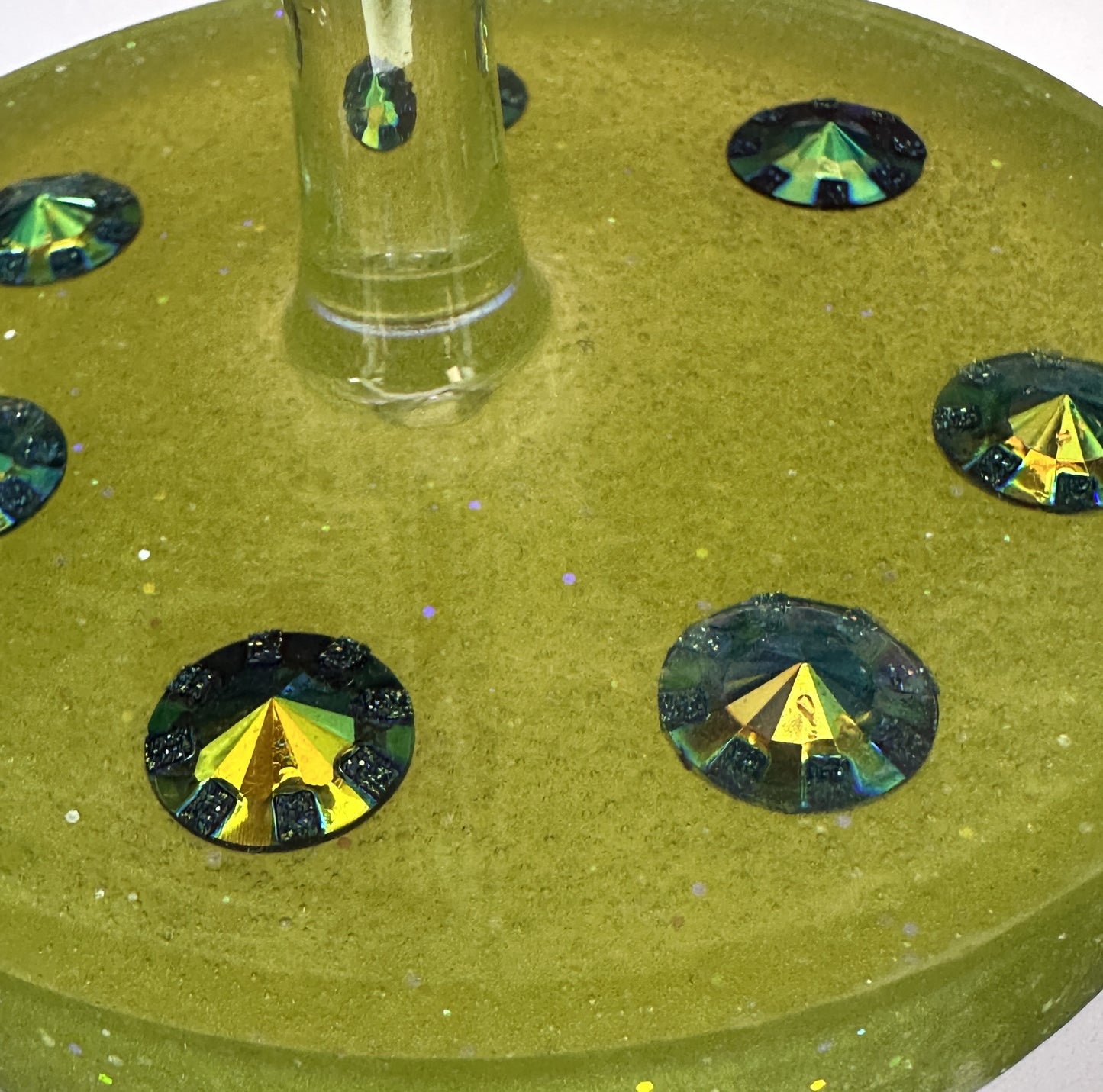 0043 Wine glass crystal resin rhinestones in yellow/green