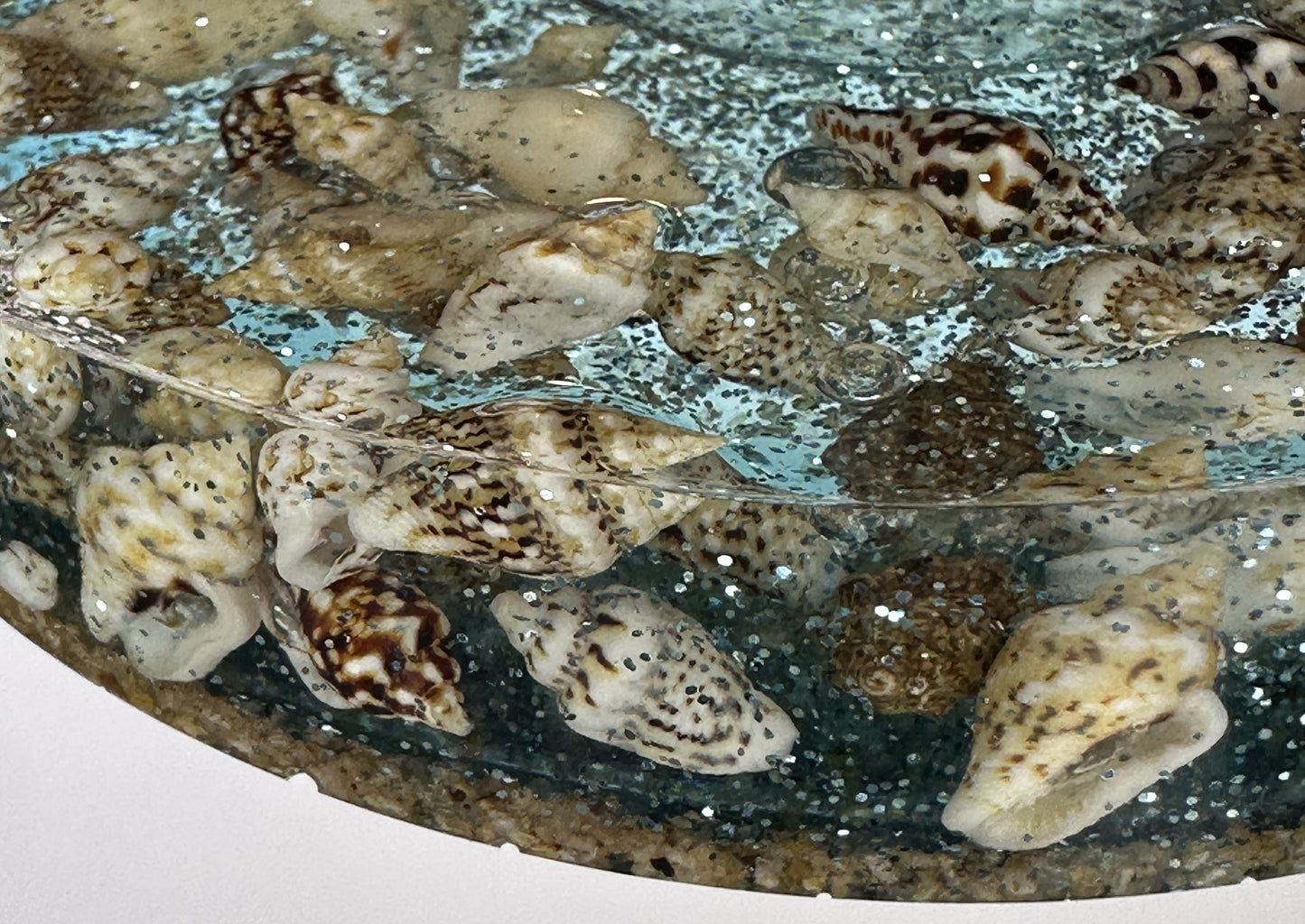 0049 Water glass blue with seashells