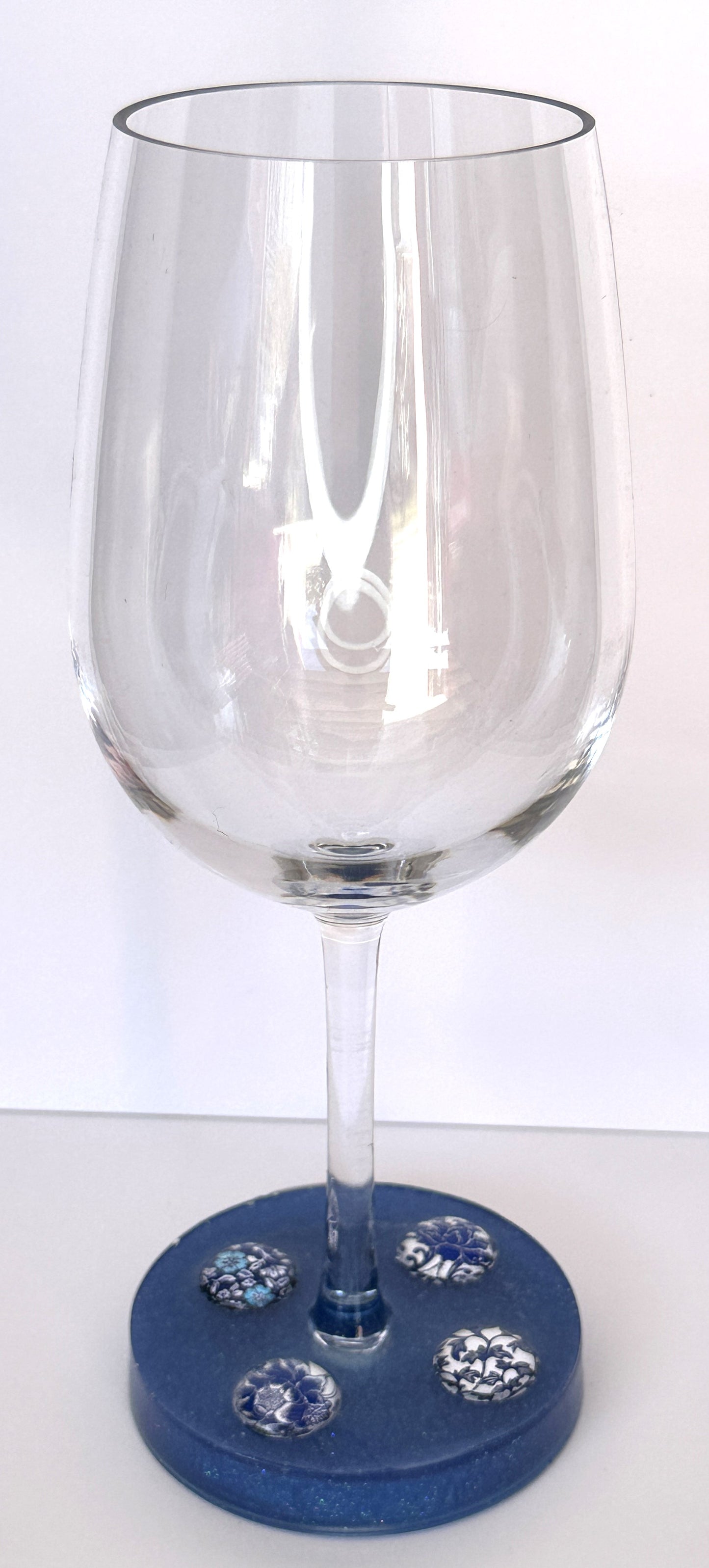 0055 Wine glass blue cabochon