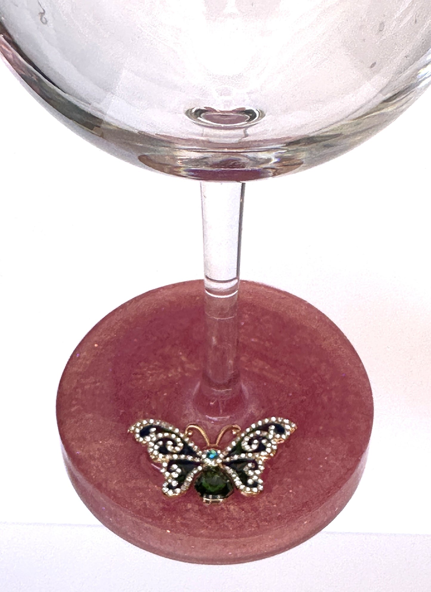 0062 Wine glass multicolor rhinestone butterfly in pink