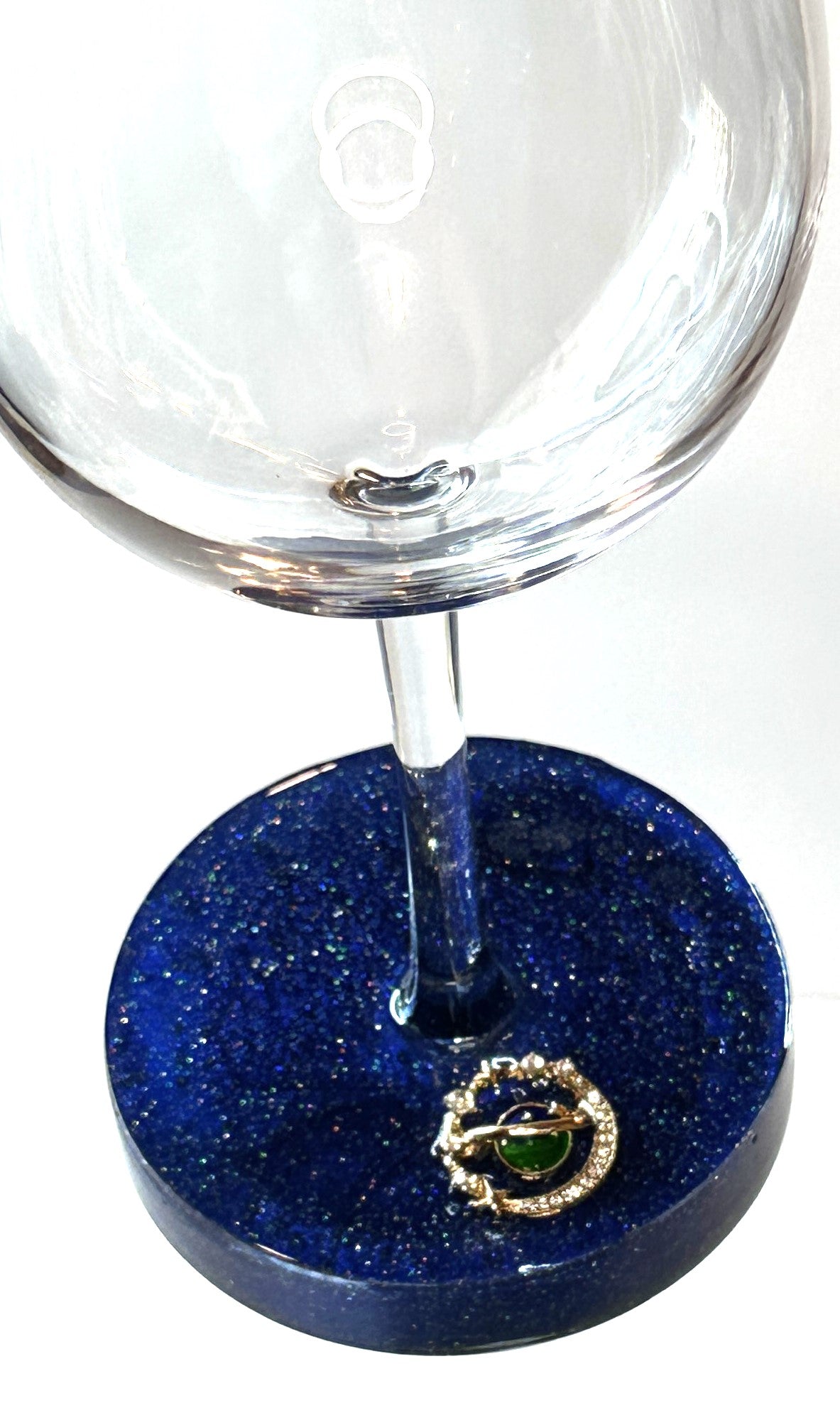 0076 Wine glass midnight moon
