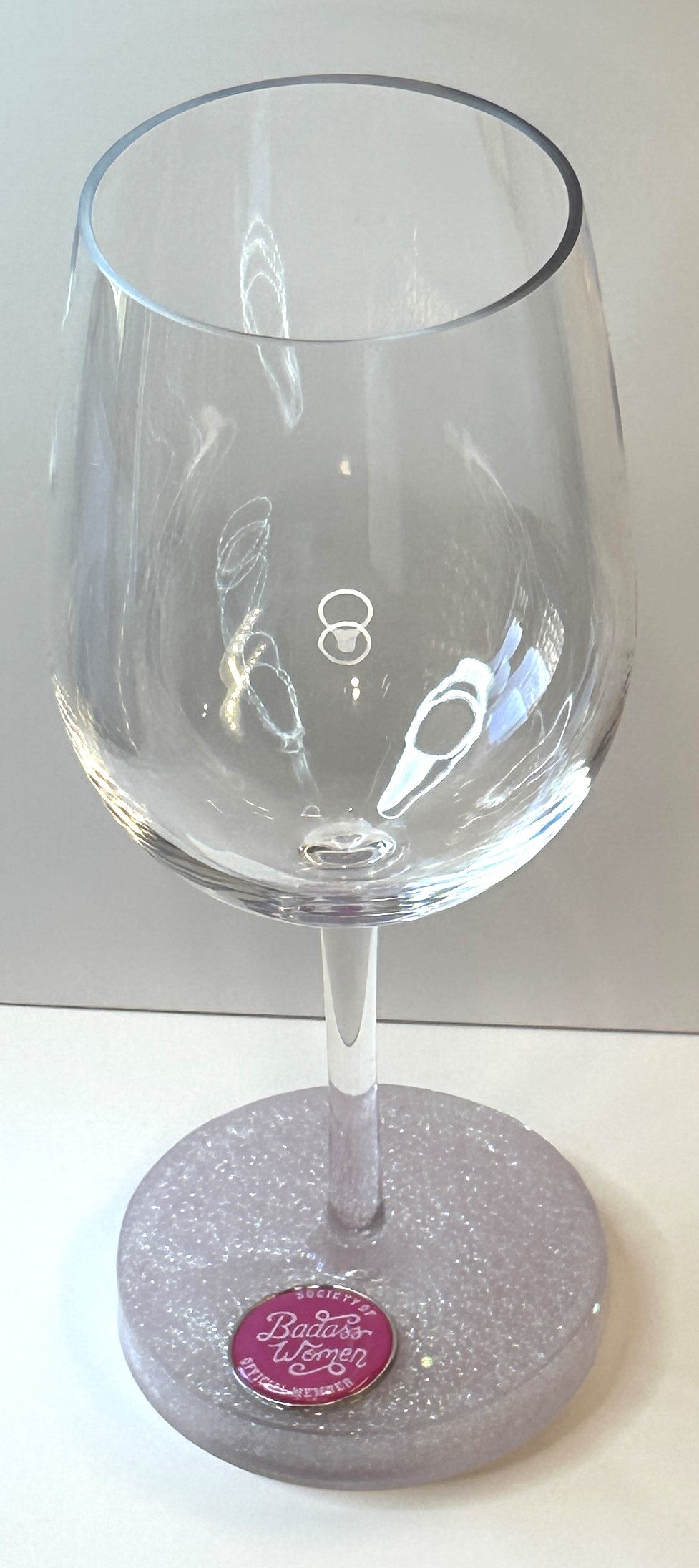 0083 Wine glass "badass woman"