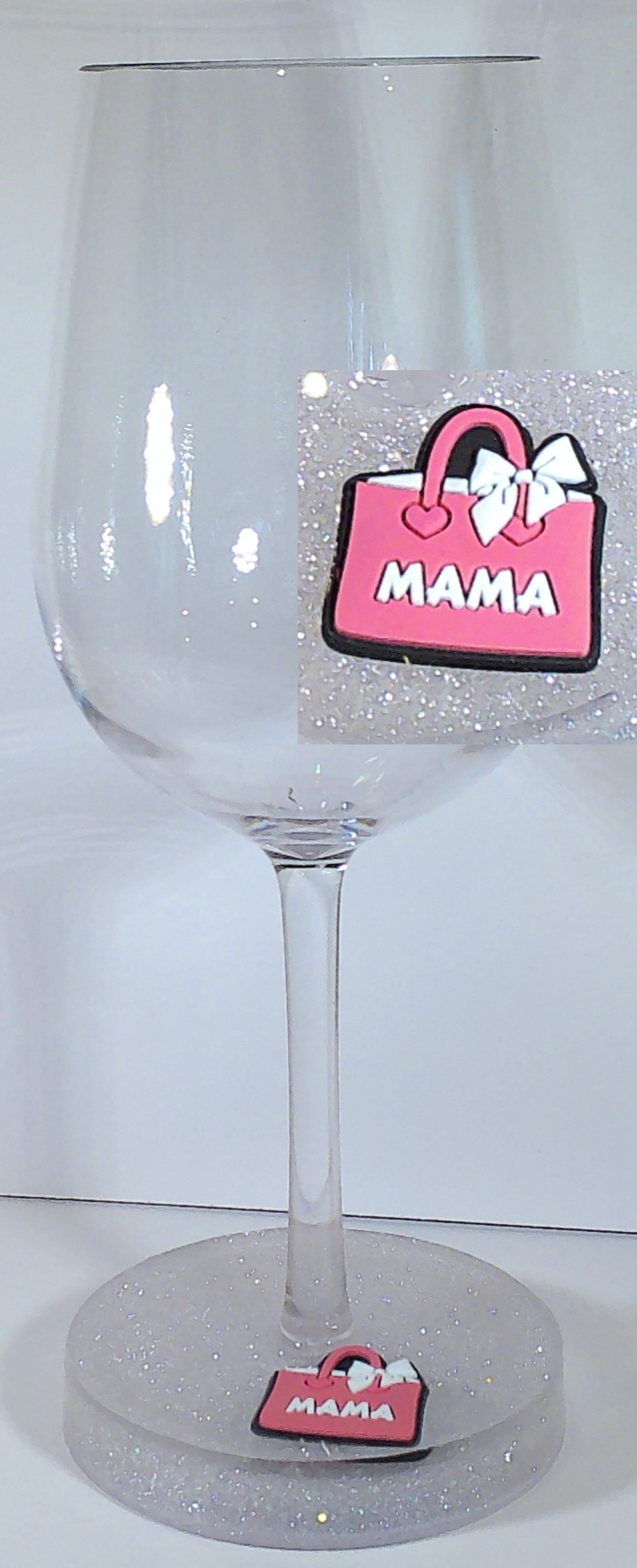 0087 Wine glass with "Mama" embellishment