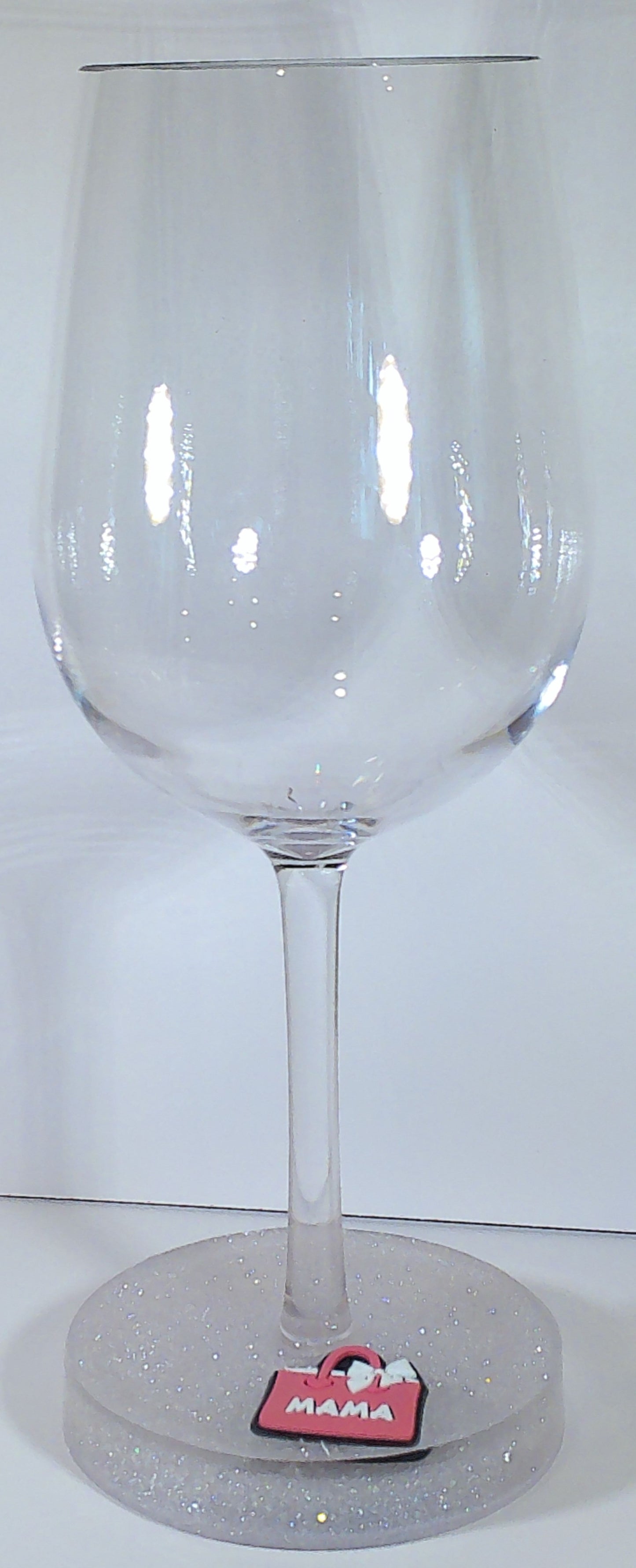 0087 Wine glass with "Mama" embellishment