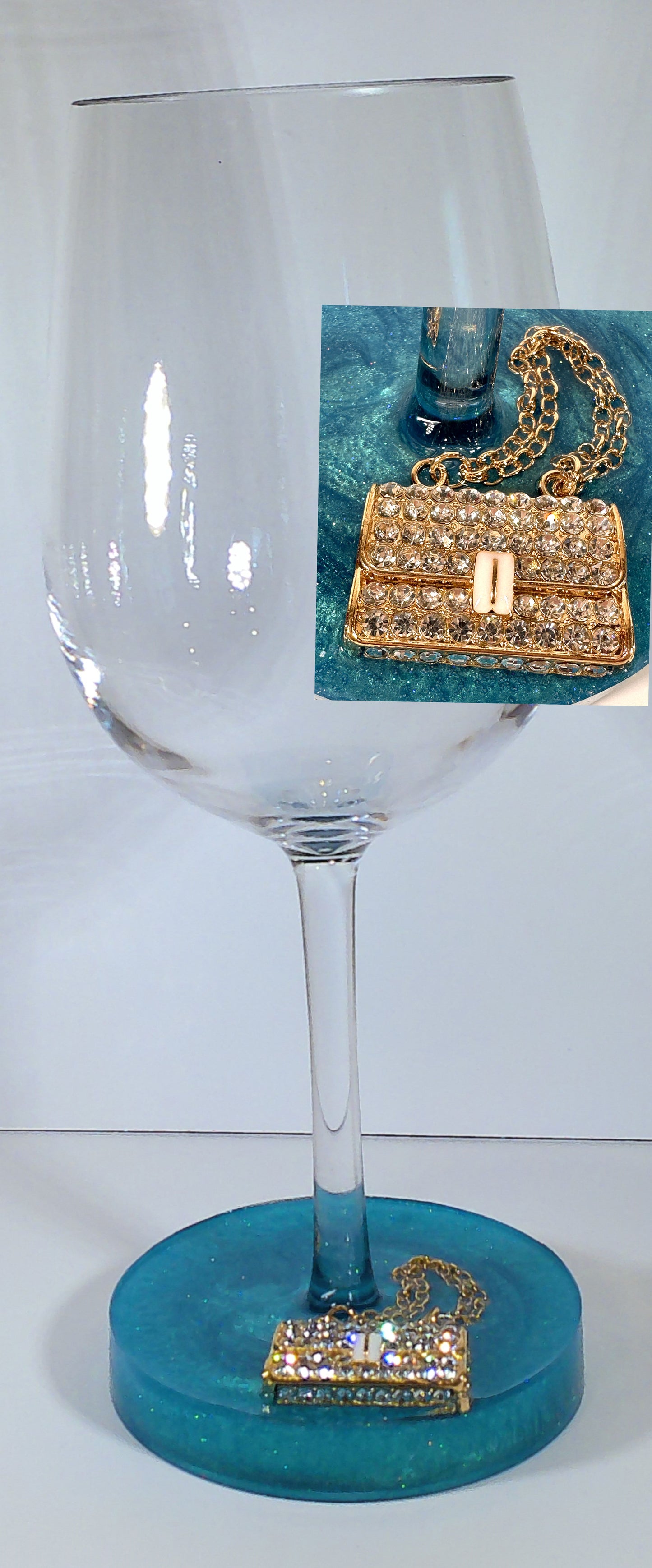 0089 Wine glass with gold rhinestone handbag on teal