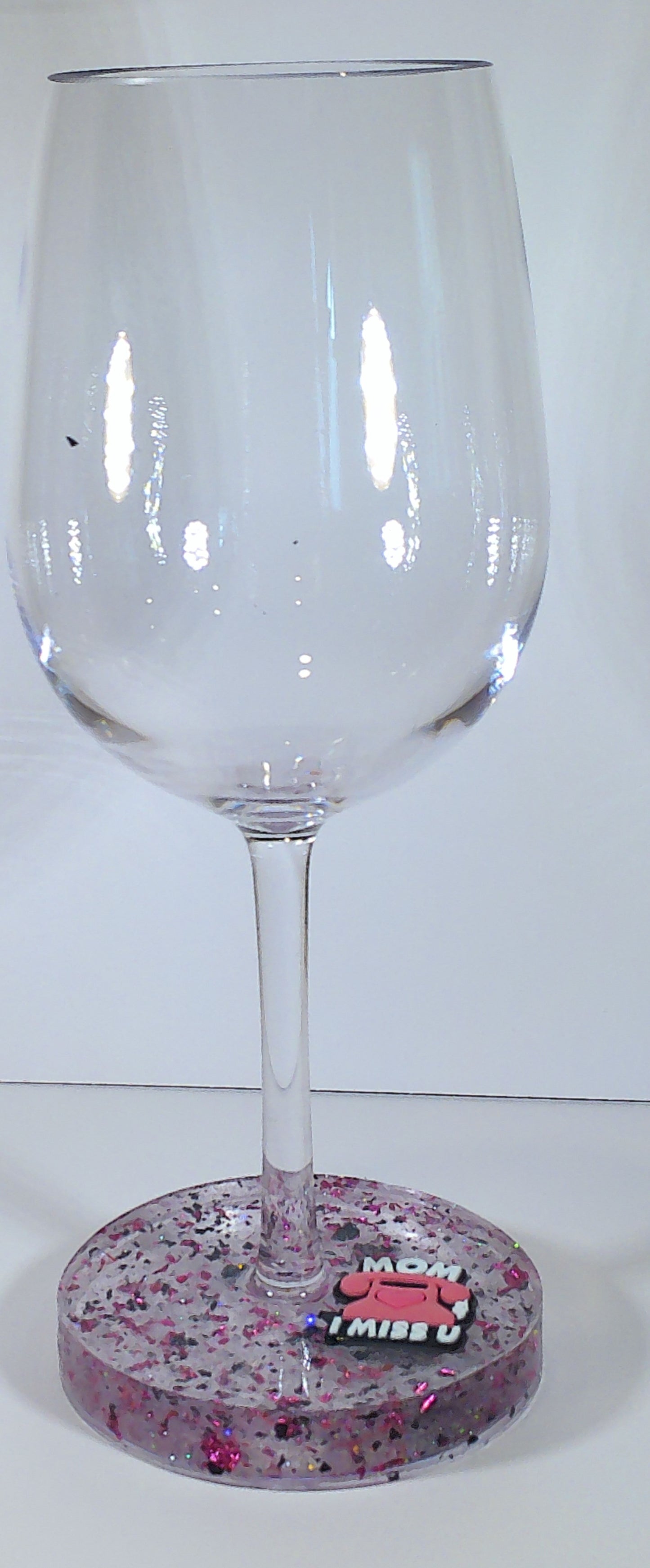 0094 Wine glass with "Mom I Miss U" embellishment