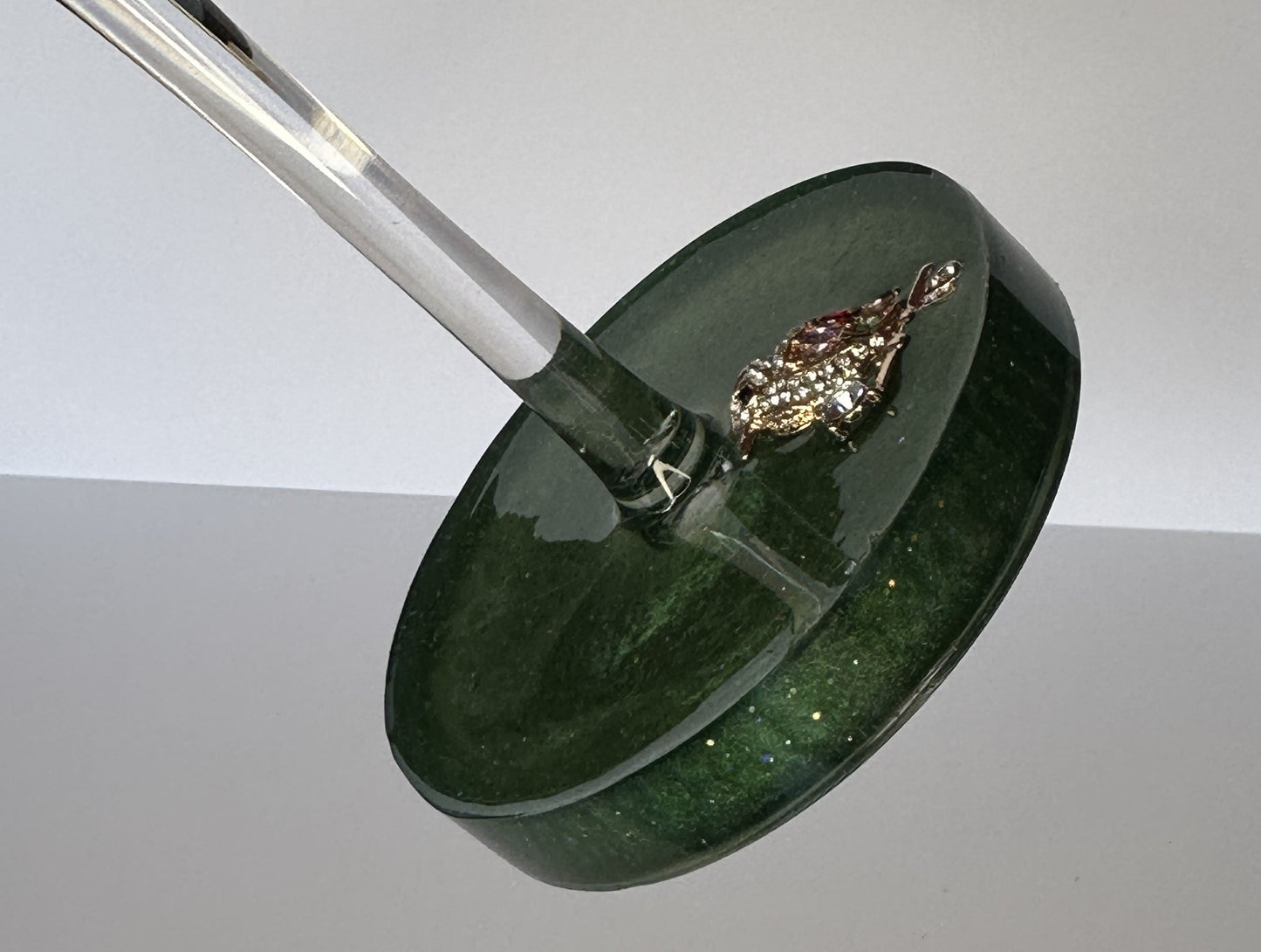 0019 Wine glass rhinestone bird in green