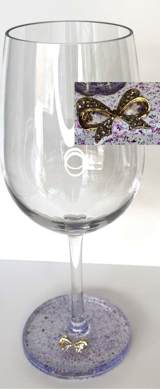 0020 Wine glass bow in purple