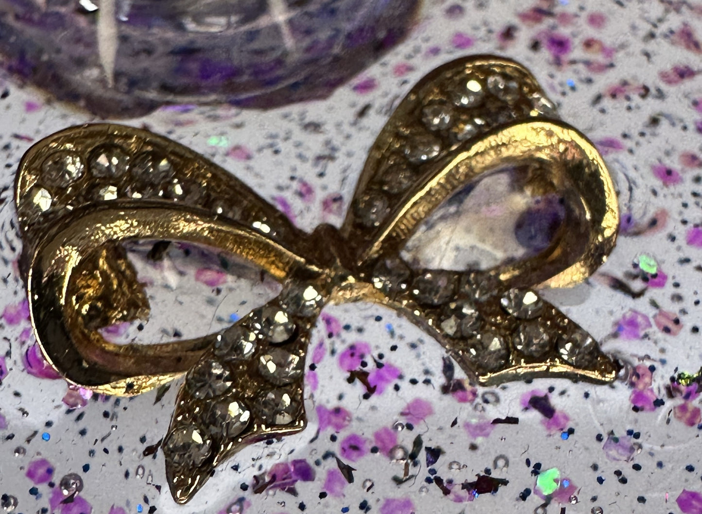0020 Wine glass bow in purple