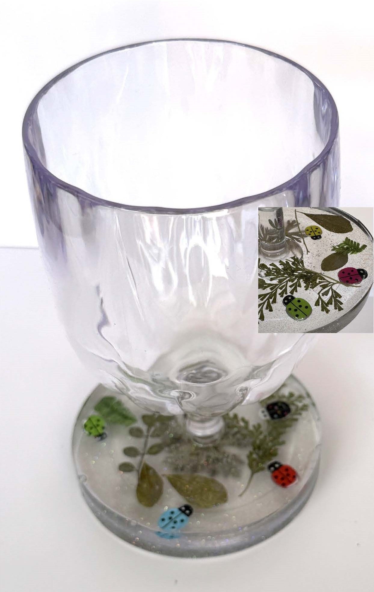 0027 Water glass lady bugs