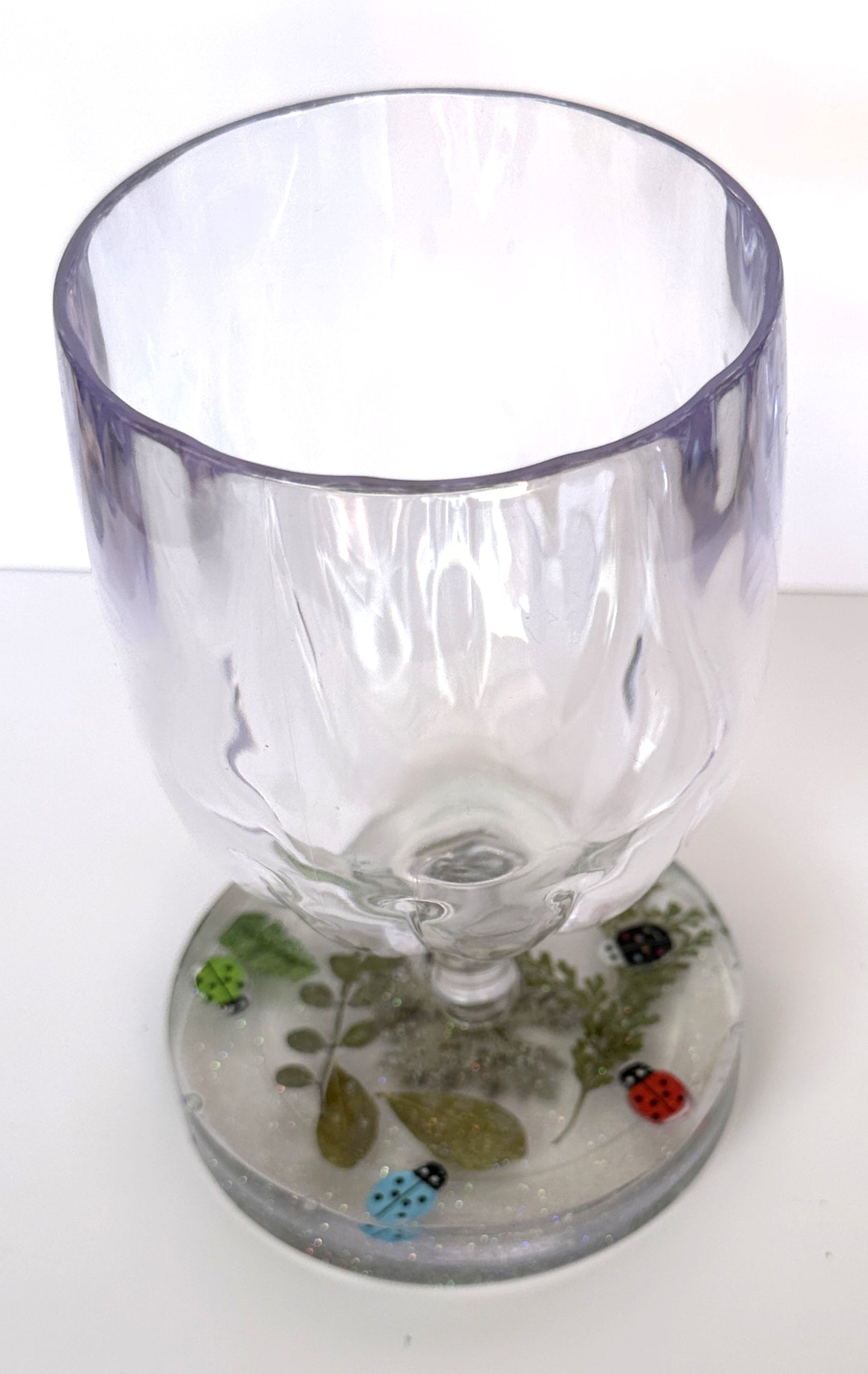 0027 Water glass lady bugs