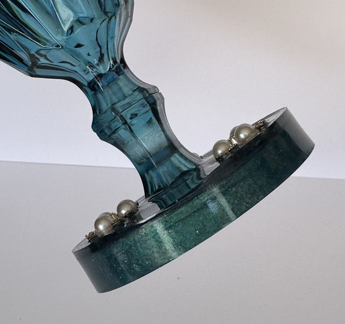 0028 Water glass blue with pearl
