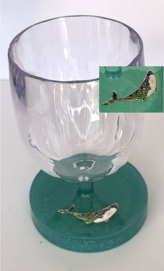 0029 Water glass whale in blue/green