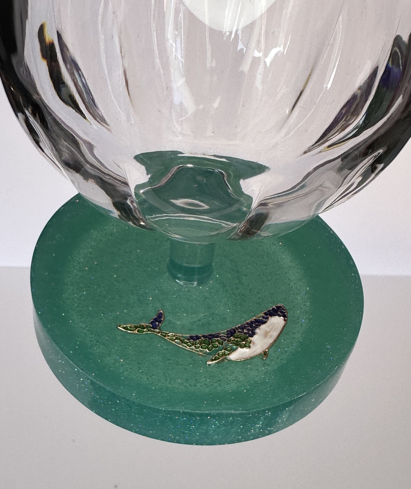 0029 Water glass whale in blue/green