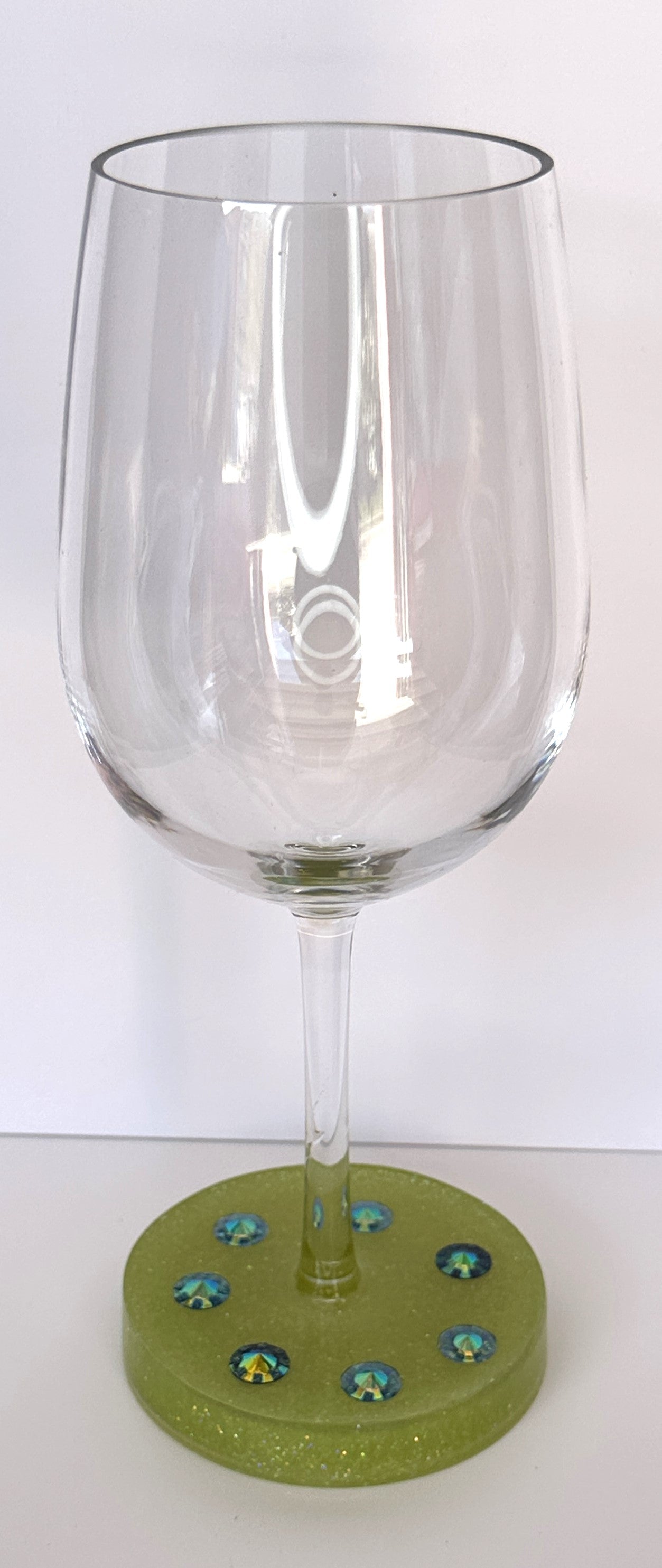 0043 Wine glass crystal resin rhinestones in yellow/green