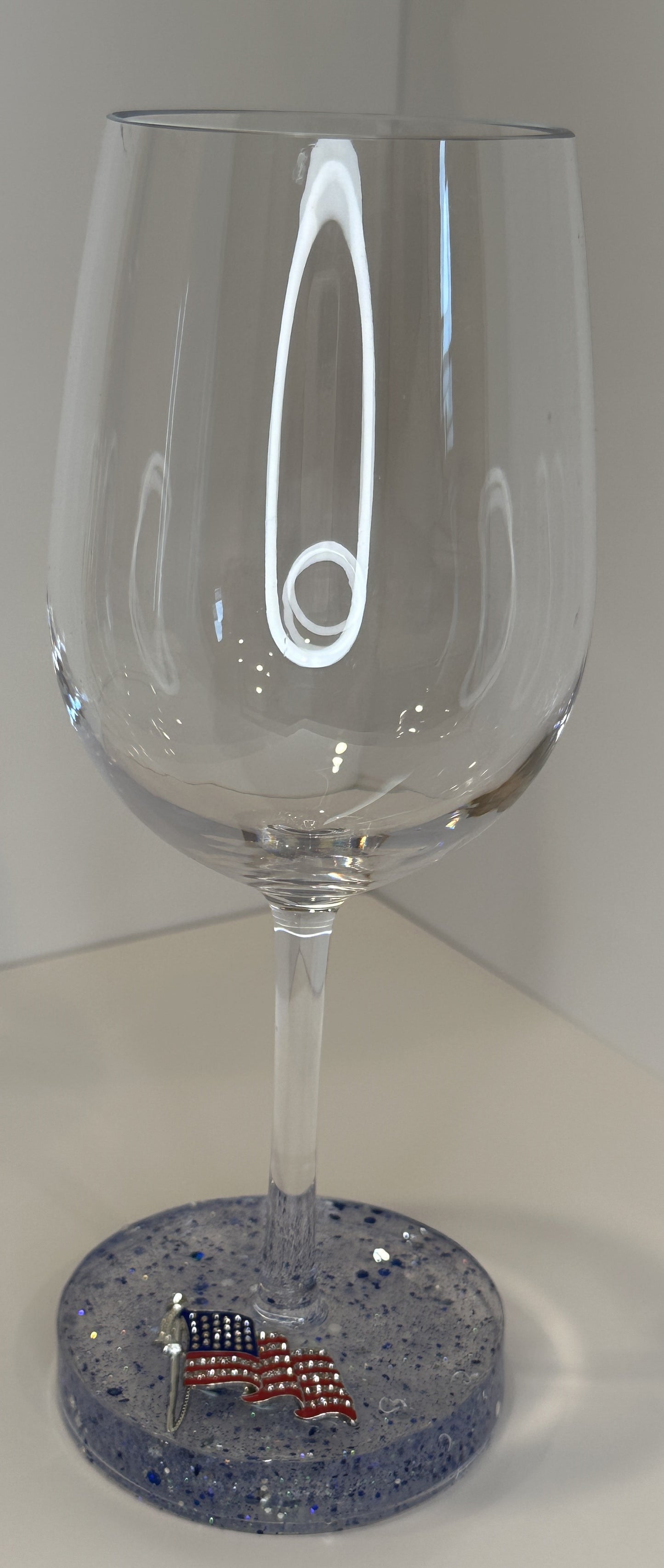 0005 Wine glass rhinestone flag