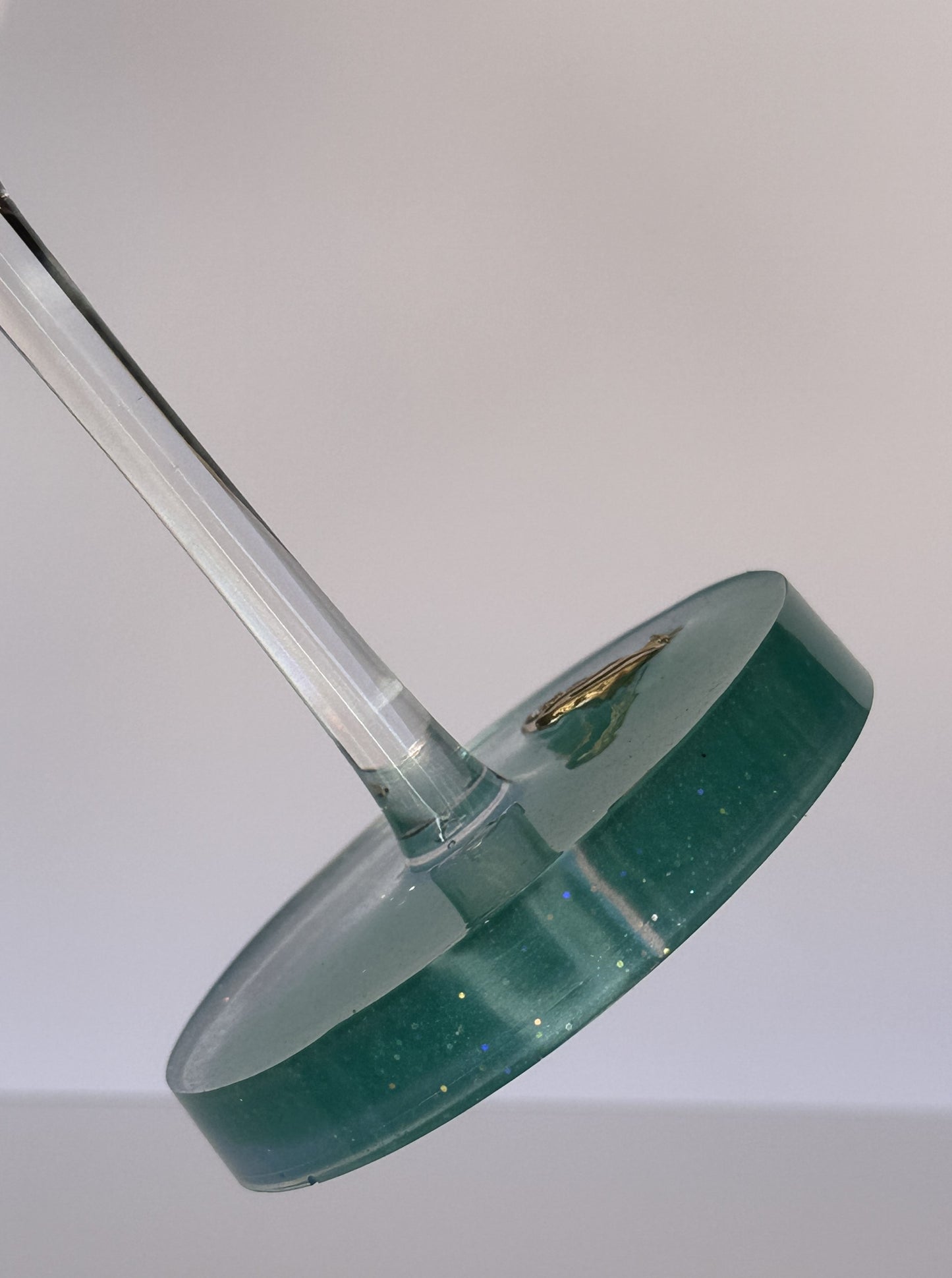 0052 Wine glass rhinestone sailboat in sea/sky
