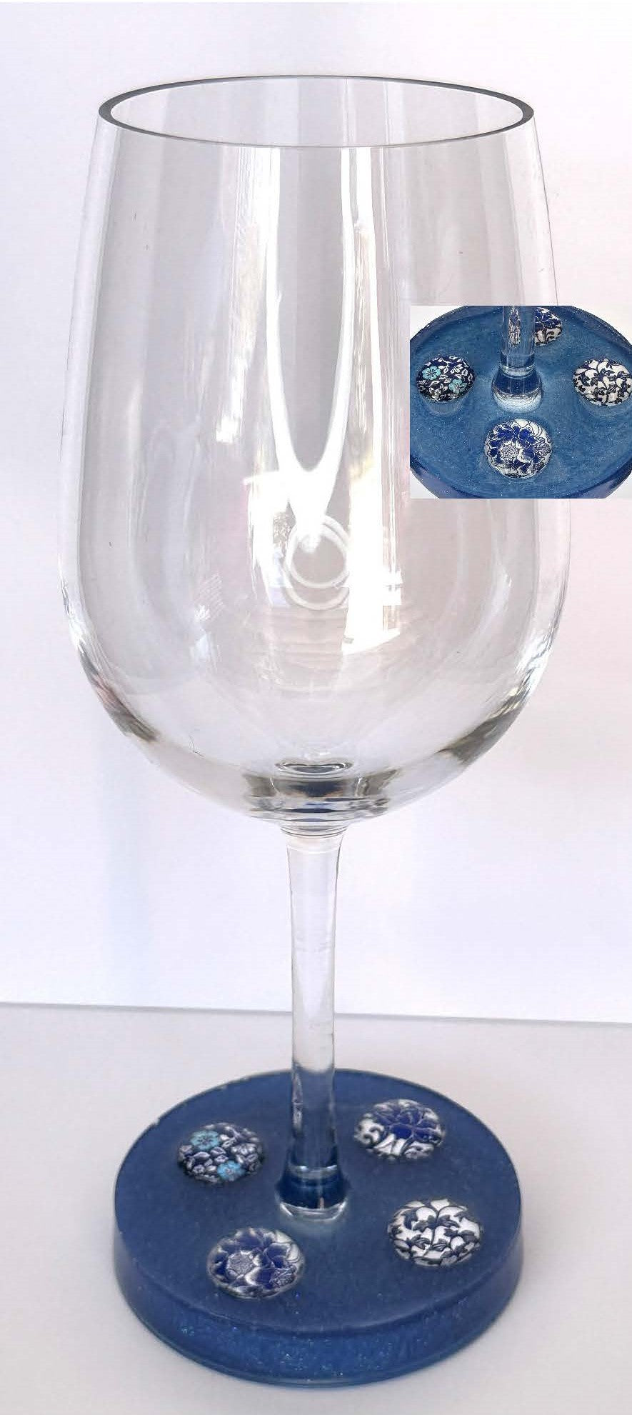 0055 Wine glass blue cabochon