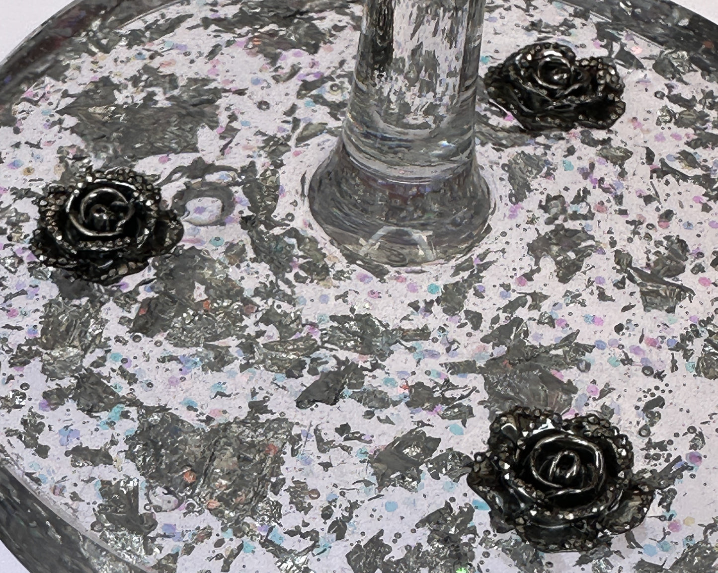 0056 Wine glass gray and silver roses