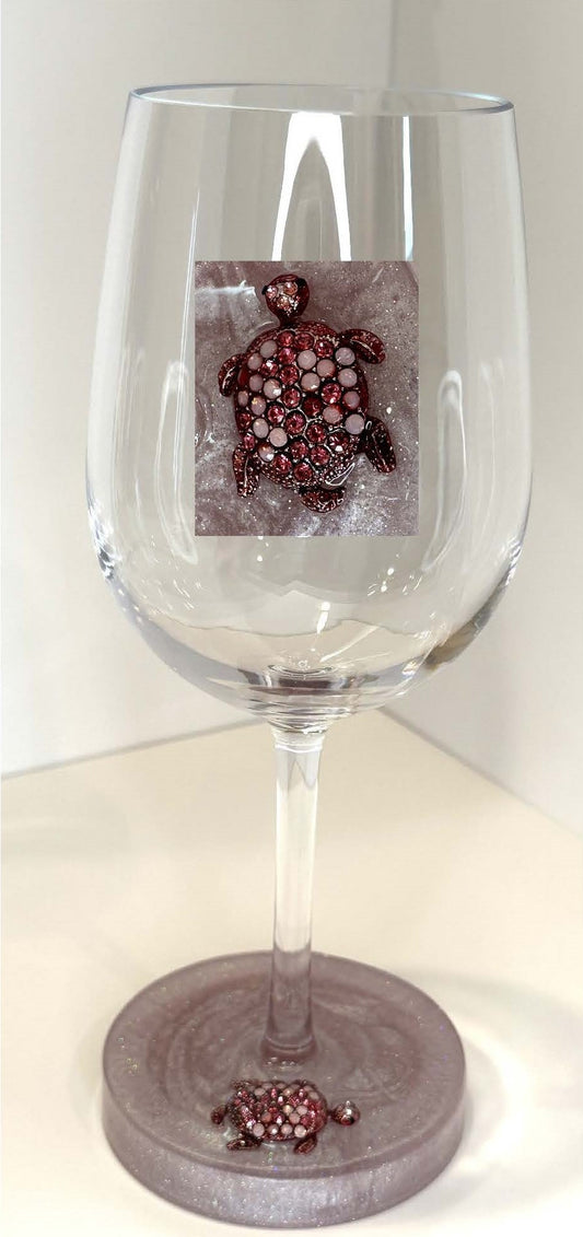 0006 Wine glass pink turtle