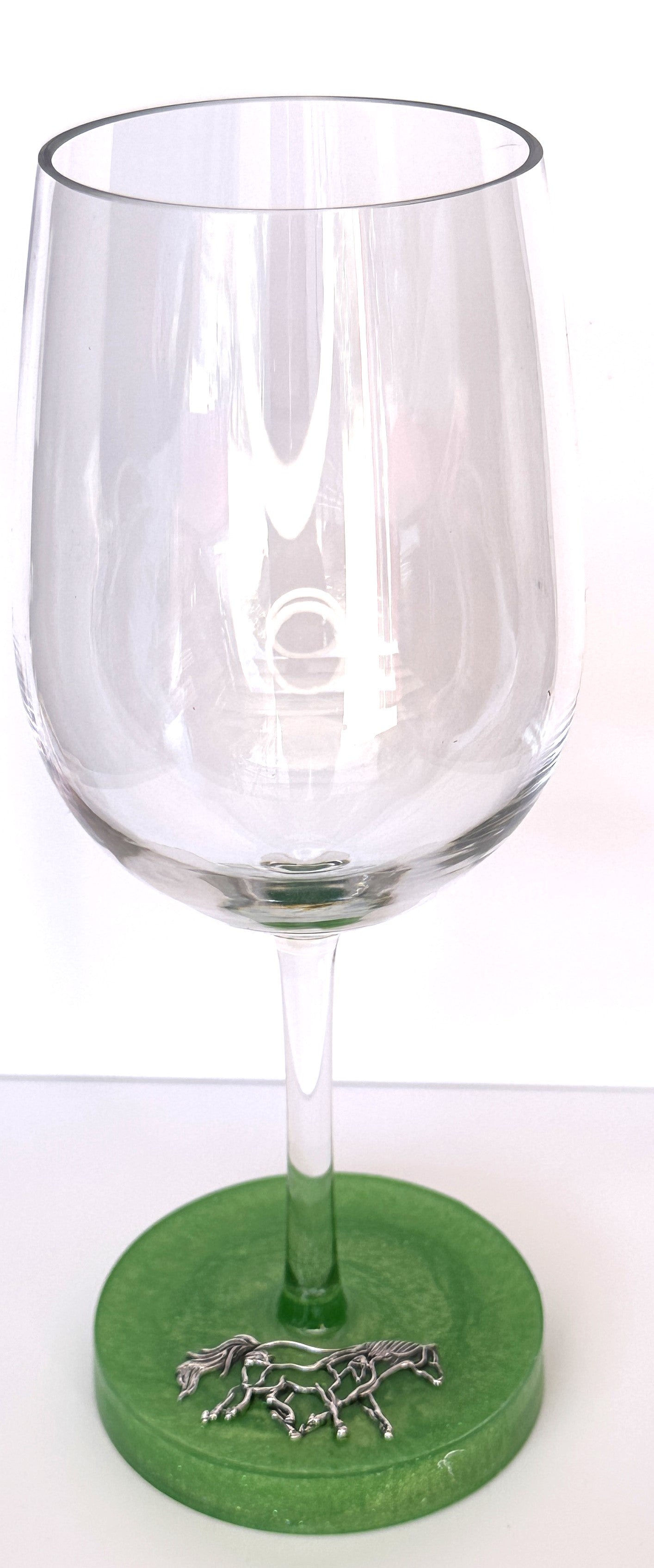 0065 Wine glass horse in green