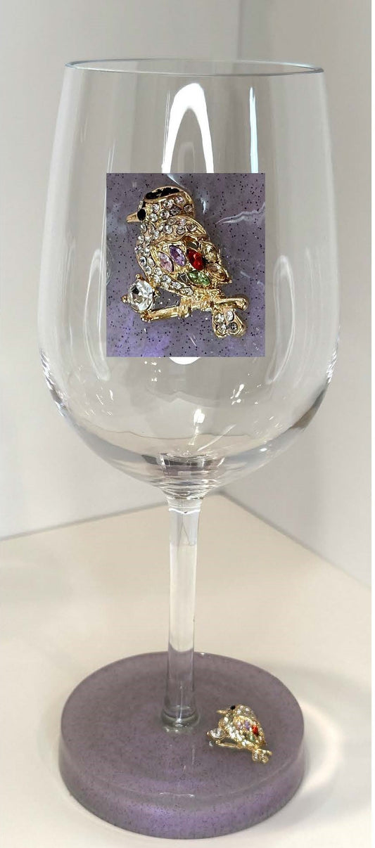0007 Wine glass rhinestone bird on lavender