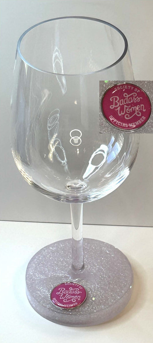 0083 Wine glass "badass woman"