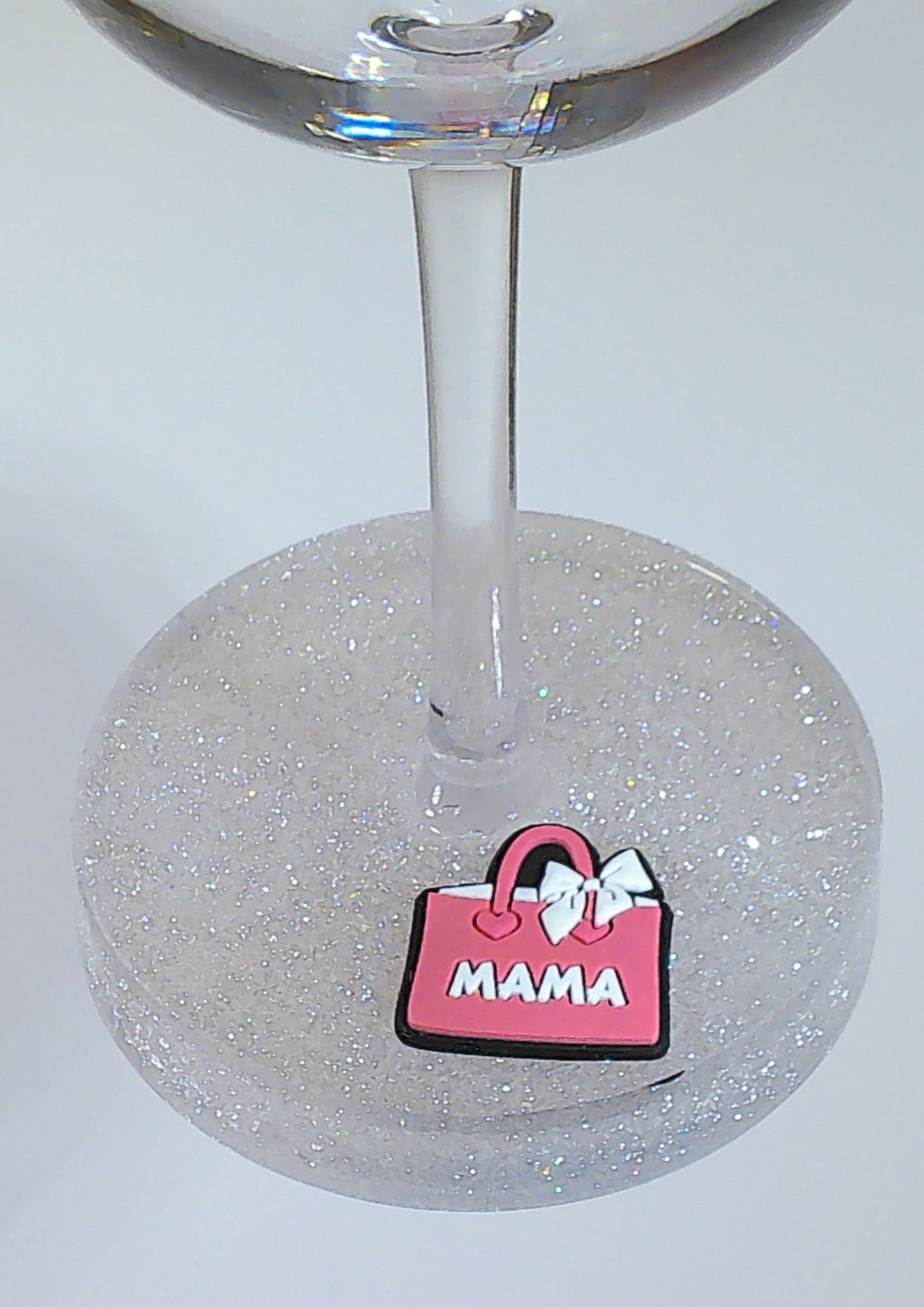0087 Wine glass with "Mama" embellishment