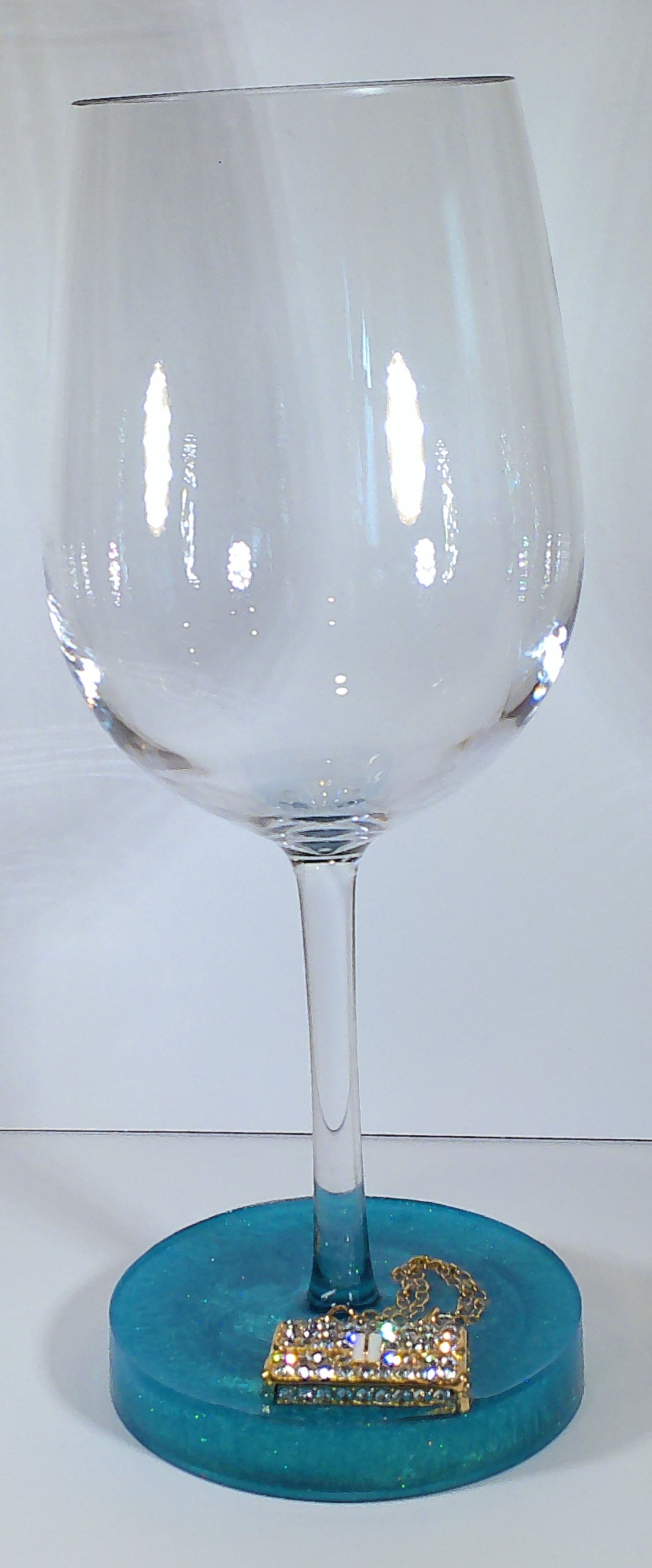 0089 Wine glass with gold rhinestone handbag on teal