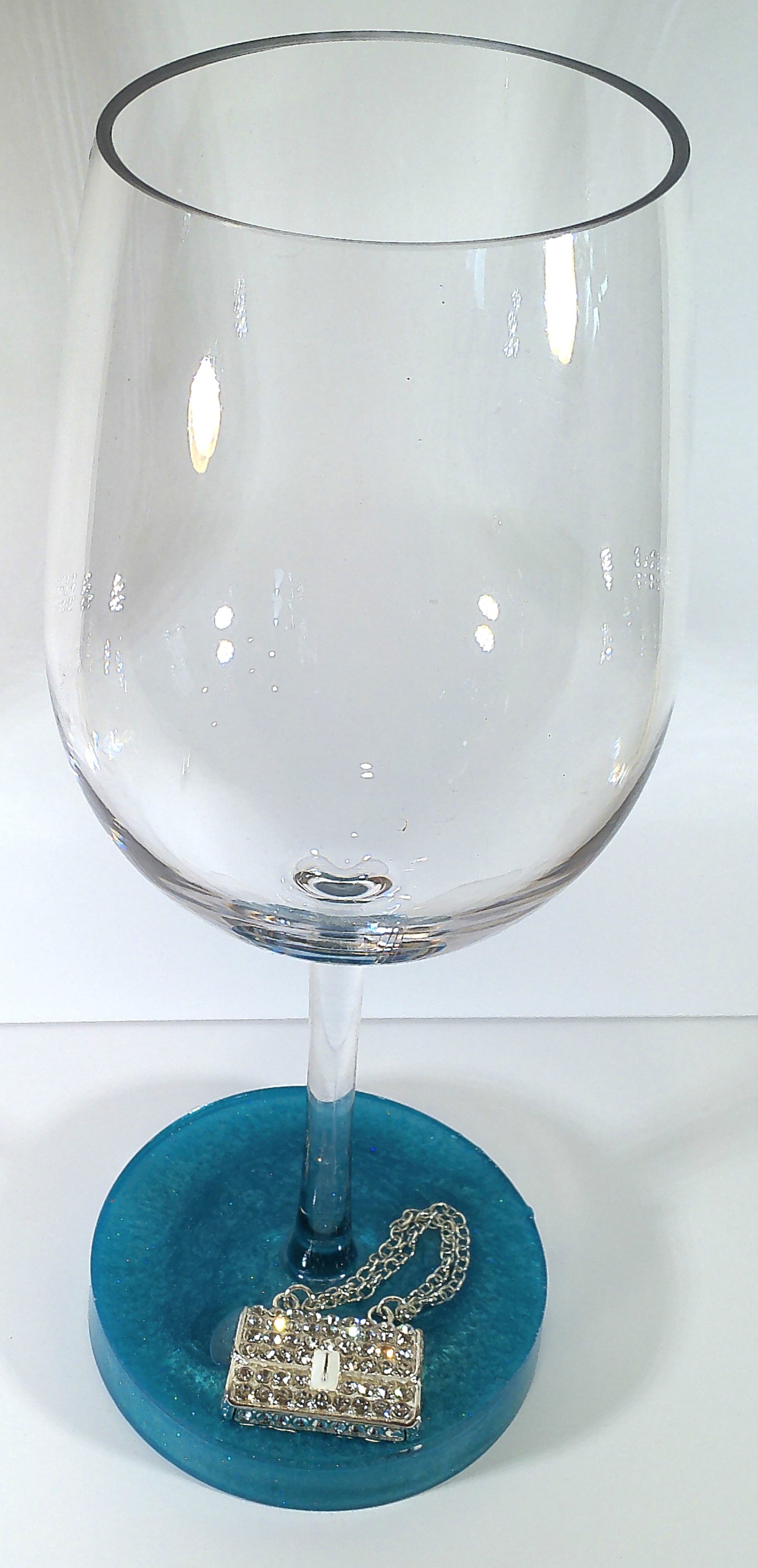 0090 Wine glass with gold rhinestone handbag on teal