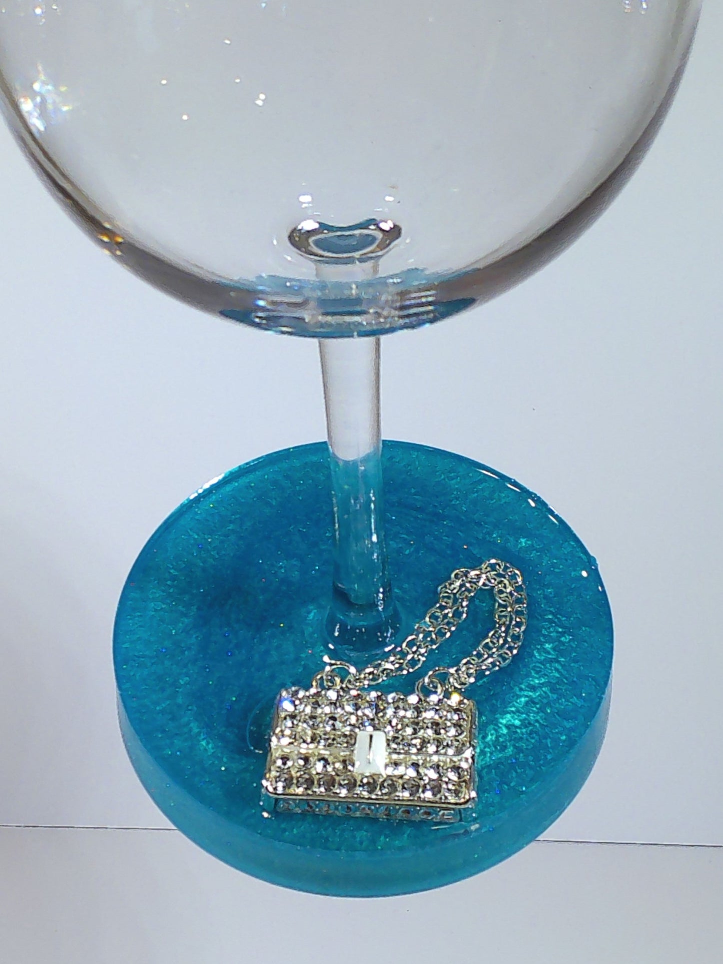 0090 Wine glass with gold rhinestone handbag on teal