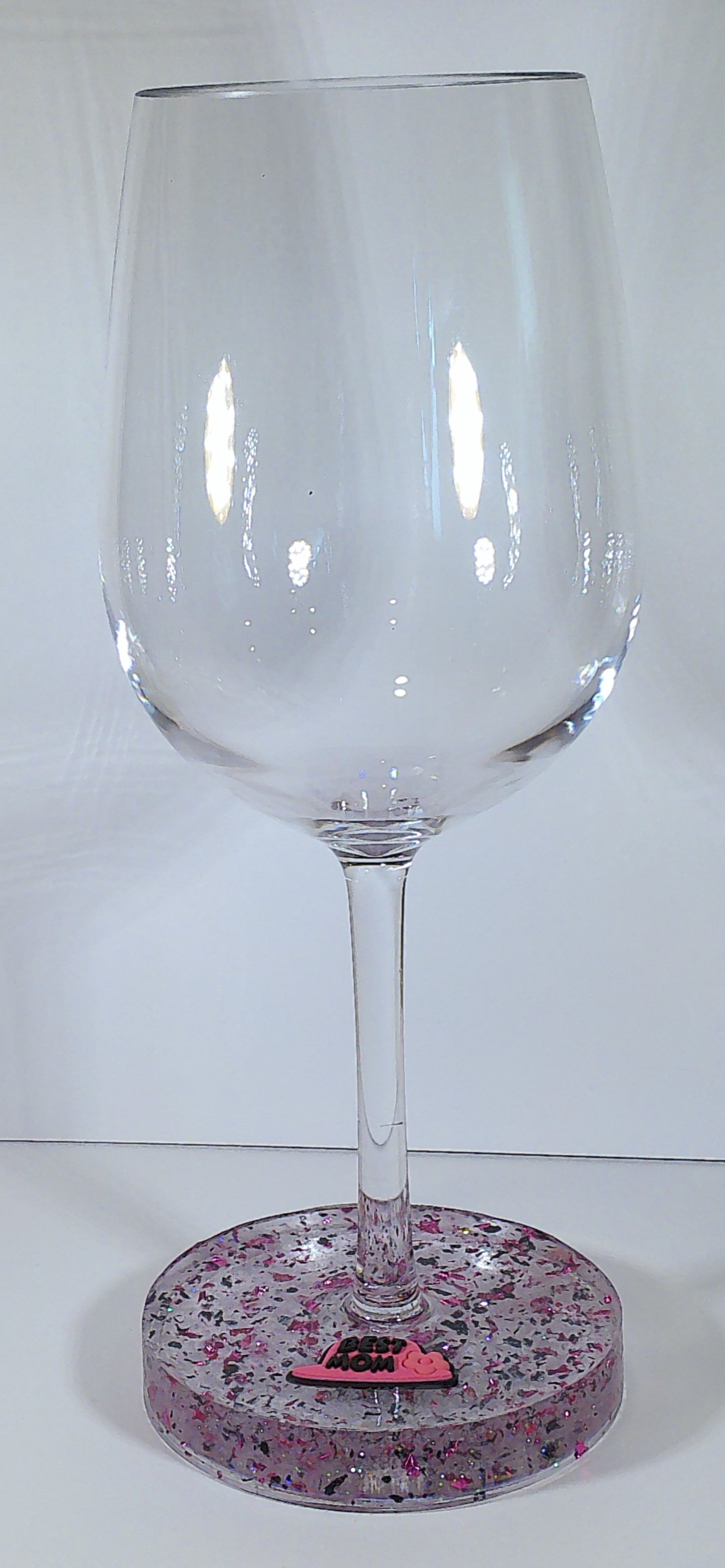 0093 Wine glass with "Best Mom" embellishment