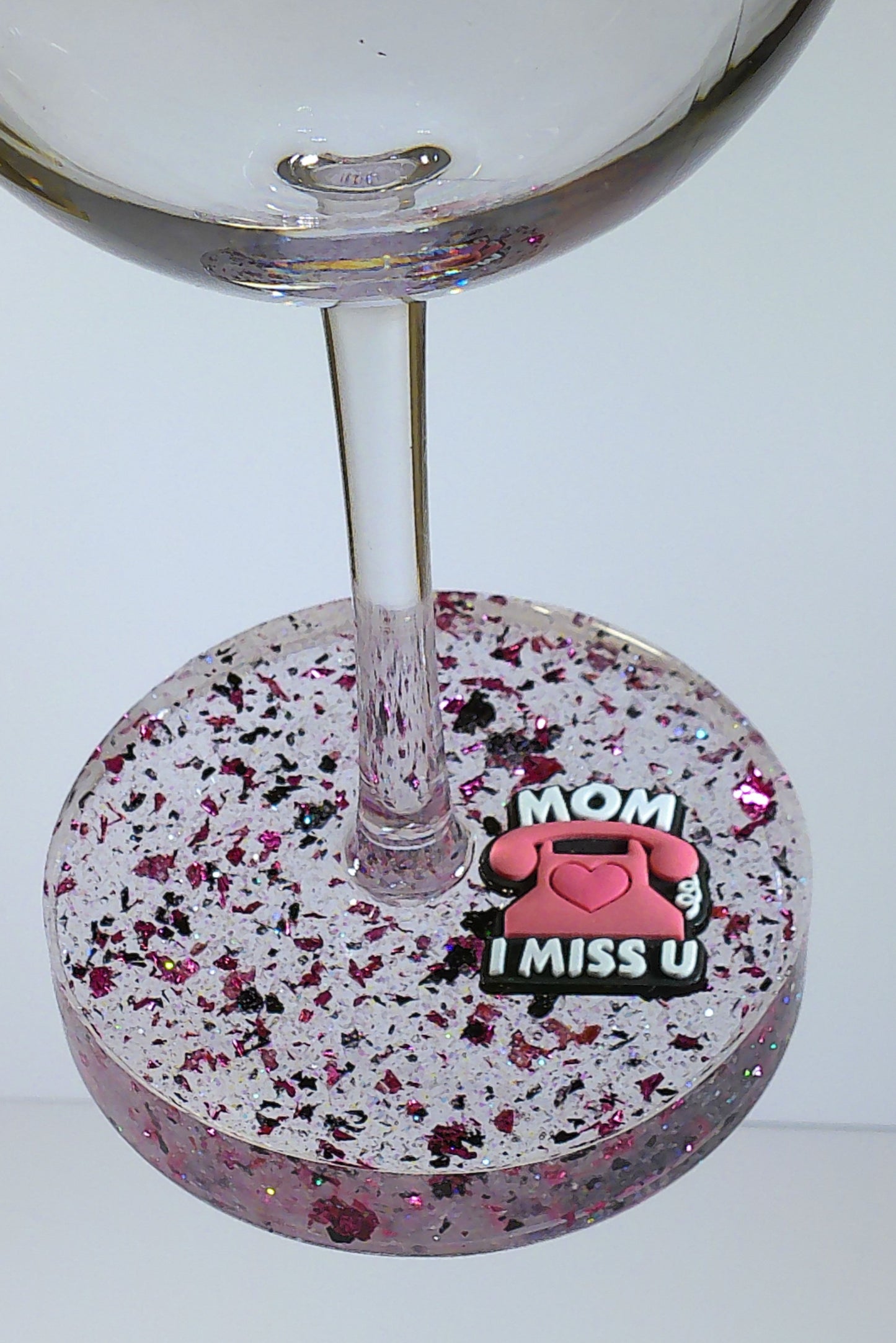 0094 Wine glass with "Mom I Miss U" embellishment